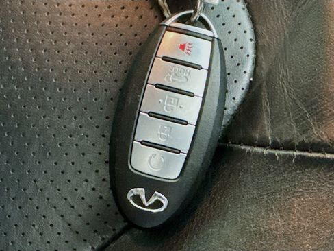 Used 2017 INFINITI QX80 2WD w/ Driver Assistance Package image 39