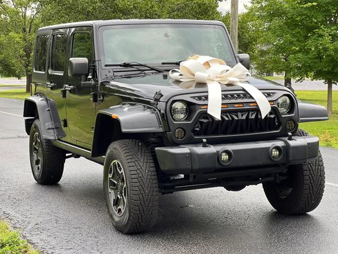 Used 2014 Jeep Wrangler Unlimited Sahara w/ Dual Top Group AWD/4WD image 3