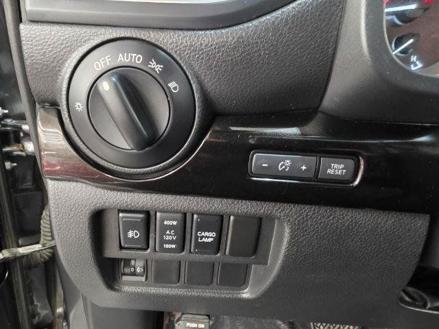 Used 2019 Nissan Titan SV w/ SV Convenience Package AWD/4WD image 15