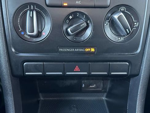 Used 2018 Volkswagen Beetle 2.0T Coast FWD image 18