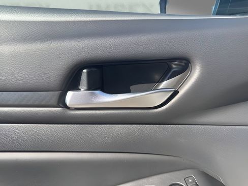 Used 2025 Nissan Altima 2.5 SV FWD image 11