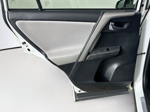 Used 2017 Toyota RAV4 Platinum FWD image 27