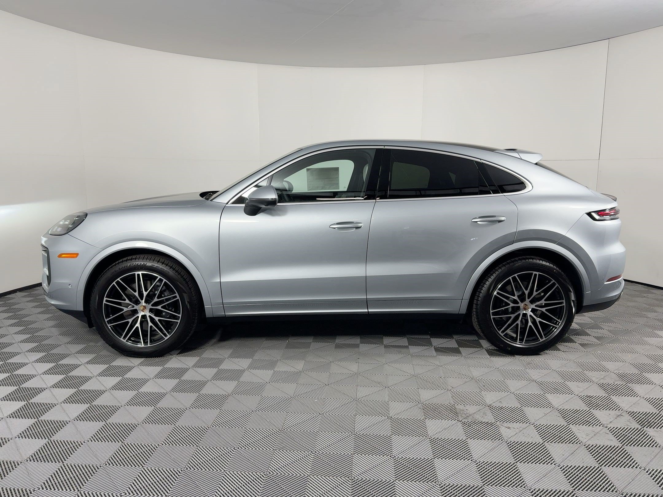 Certified 2026 Porsche Cayenne Coupe AWD/4WD image 2