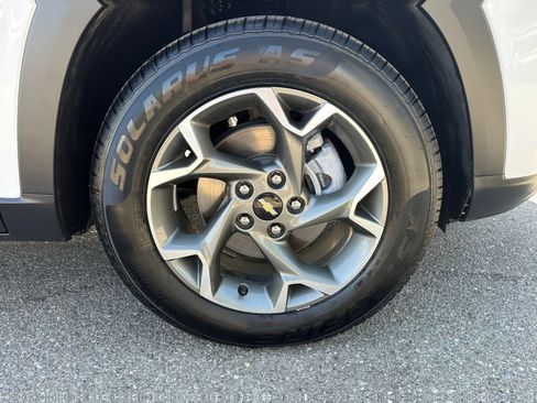 Used 2025 Chevrolet Trax LT w/ LT Convenience Package FWD image 29