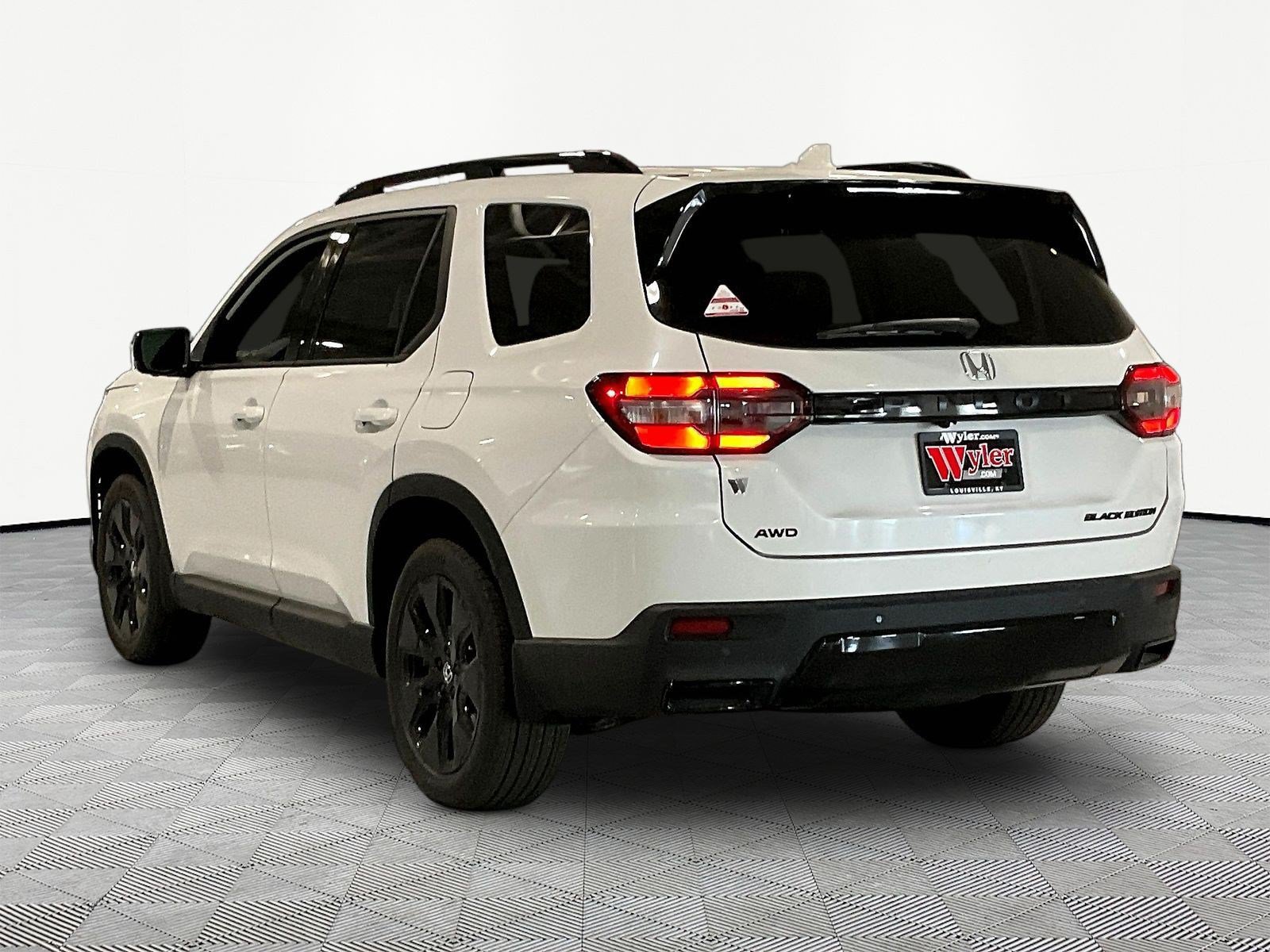 New 2026 Honda Pilot Black Edition image 4