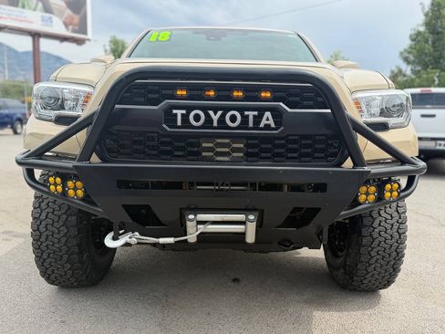 Used 2018 Toyota Tacoma TRD Off-Road w/ Technology Package AWD/4WD image 15