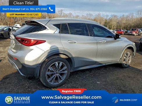 Used 2017 INFINITI QX30 Premium w/ Navigation Package image 4