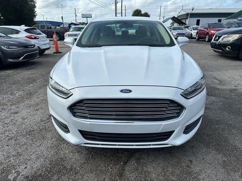 Used 2016 Ford Fusion SE FWD image 2