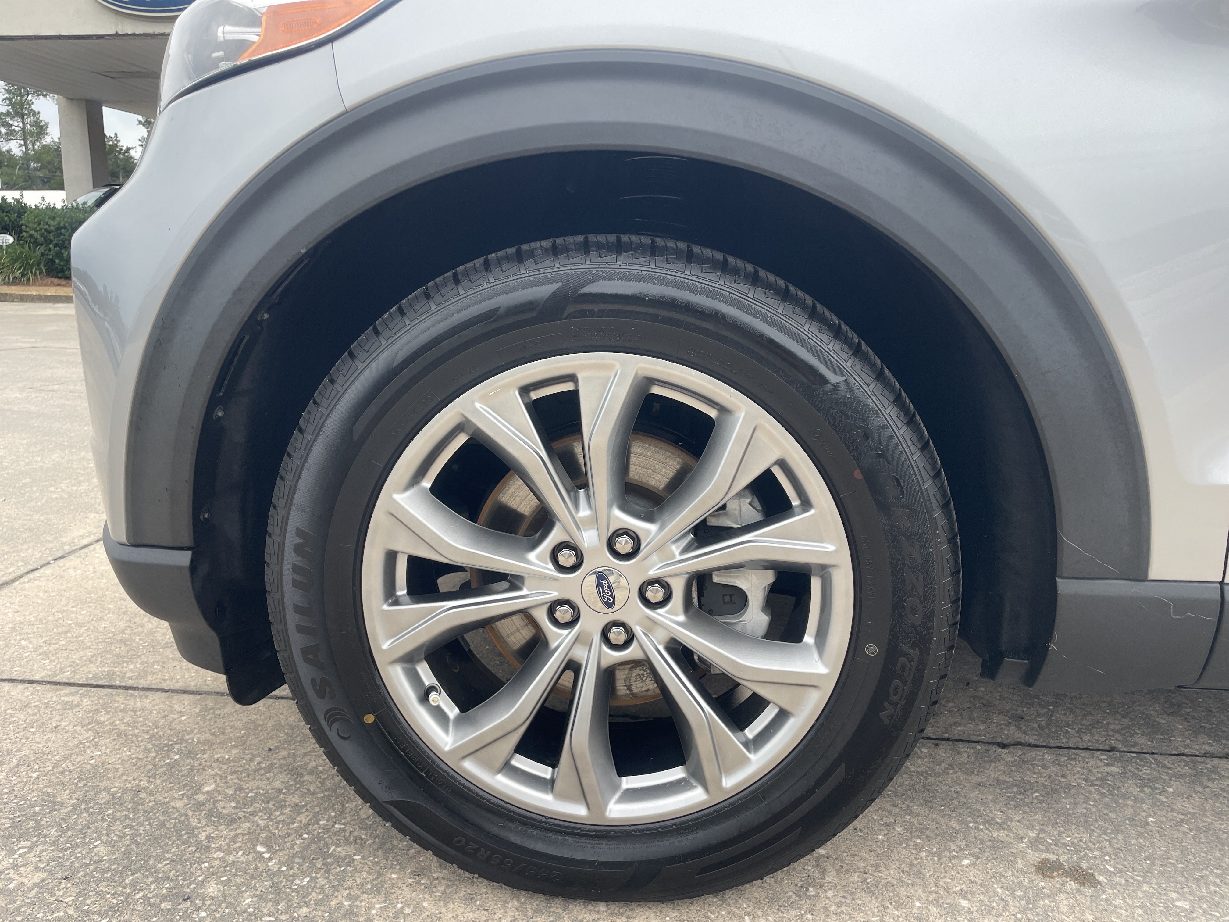Used 2022 Ford Explorer Limited w/ Equipment Group 301A RWD image 9