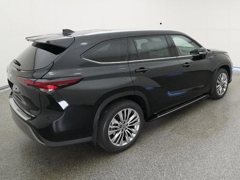 New 2026 Toyota Highlander Platinum image 44
