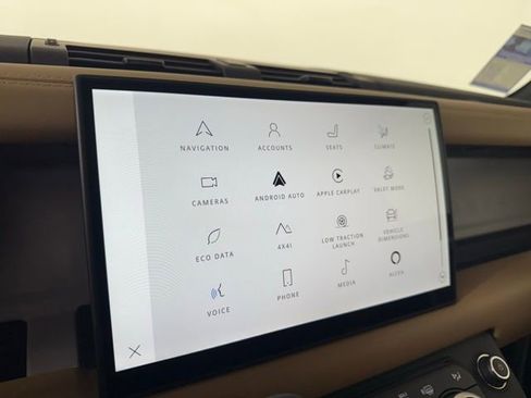 Used 2025 Land Rover Defender 110 S image 30