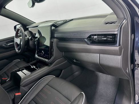Used 2025 GMC Yukon AT4 Ultimate AWD/4WD image 30
