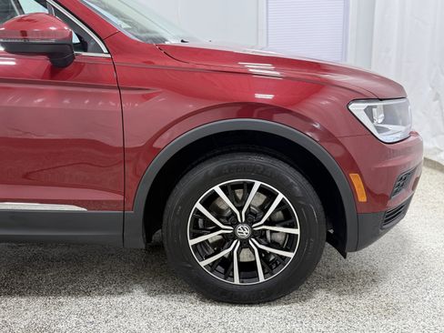 Used 2021 Volkswagen Tiguan SE w/ Panoramic Sunroof Package image 31