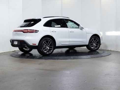 Certified 2025 Porsche Macan image 7