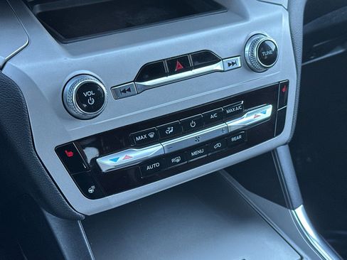 Used 2024 Ford Explorer XLT w/ Equipment Group 202A image 21