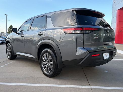 Used 2025 Nissan Pathfinder S FWD image 11
