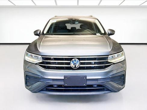 Used 2023 Volkswagen Tiguan SE FWD image 2