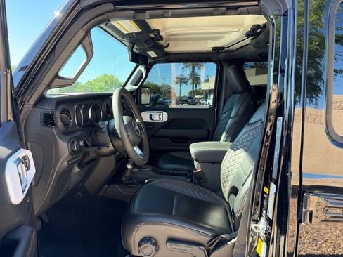 Used 2023 Jeep Wrangler Unlimited Sahara image 11