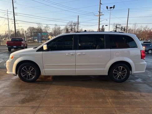 Used 2017 Dodge Grand Caravan SXT image 6