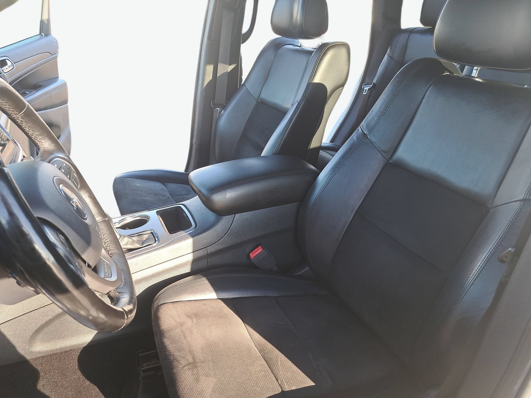 Used 2020 Jeep Grand Cherokee Altitude AWD/4WD image 16