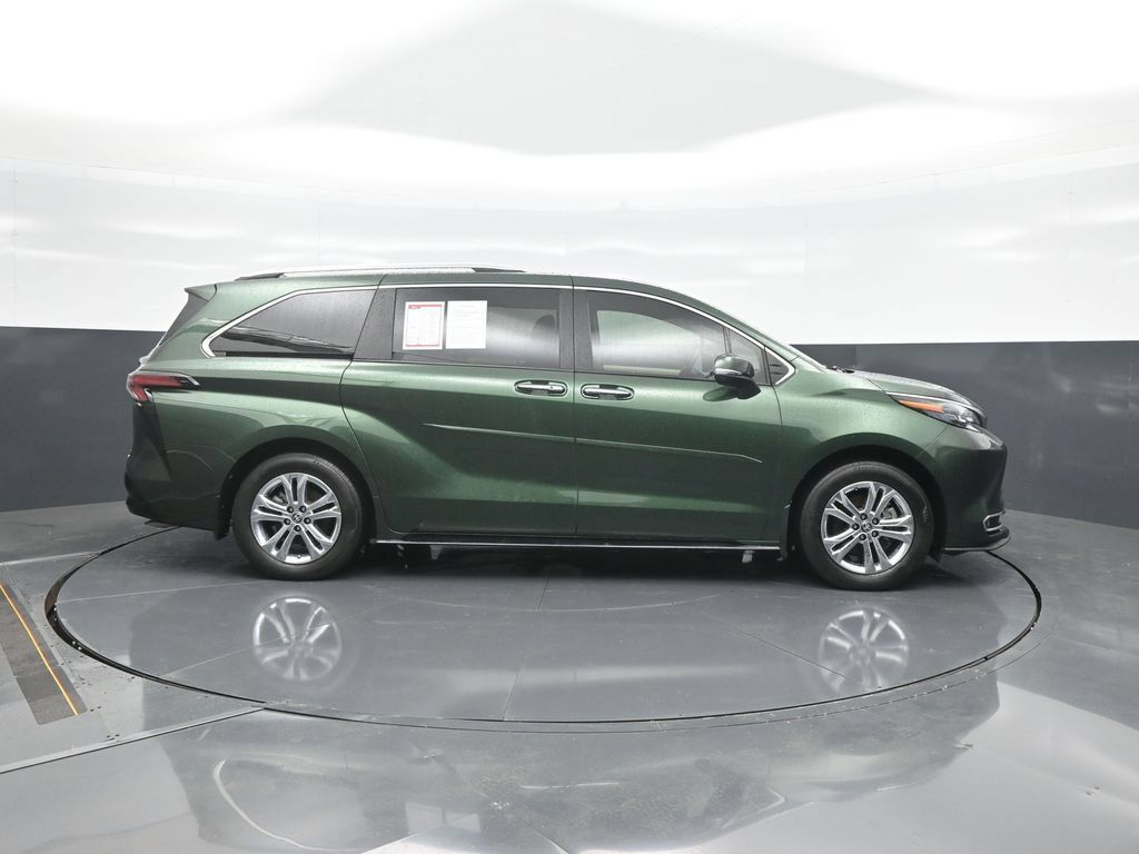 Used 2024 Toyota Sienna Platinum AWD/4WD image 8