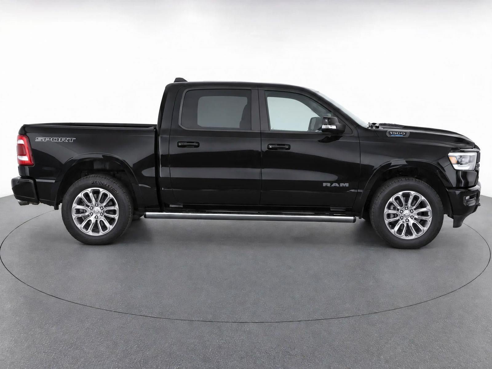 Used 2023 RAM 1500 Laramie AWD/4WD image 4