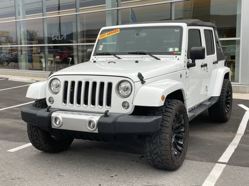 Used 2017 Jeep Wrangler Unlimited Sahara w/ Max Tow Package image 8