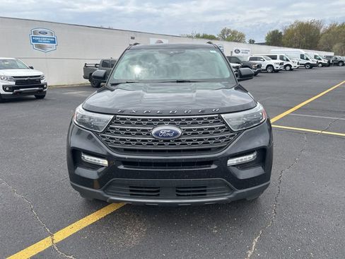 Used 2023 Ford Explorer XLT w/ Equipment Group 202A AWD/4WD image 2
