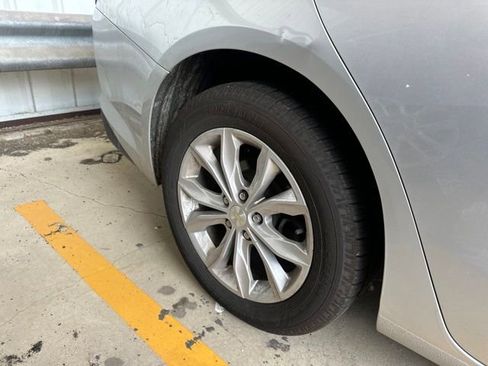 Used 2019 Chevrolet Malibu LT FWD image 9