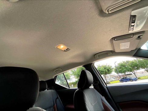 Used 2020 Nissan Kicks SR FWD image 13