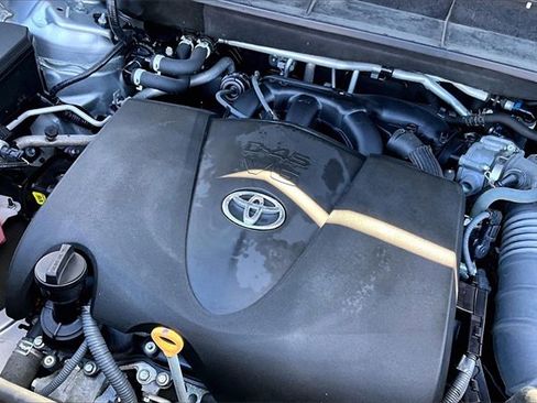 Used 2022 Toyota Highlander LE image 30