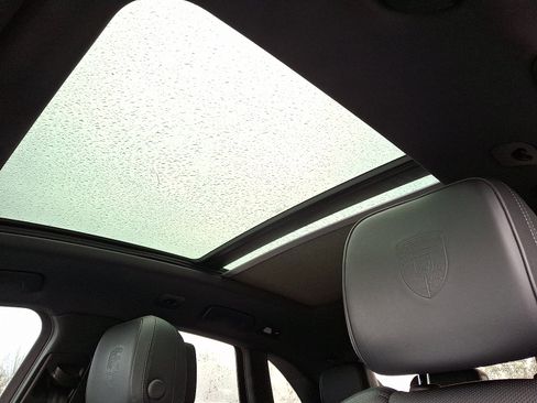 Used 2020 Porsche Macan S image 21