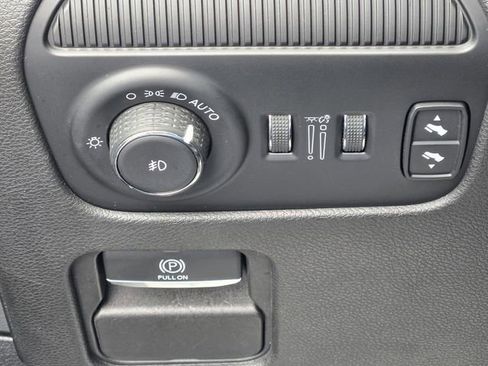 Used 2023 Jeep Wagoneer L Series II AWD/4WD image 27
