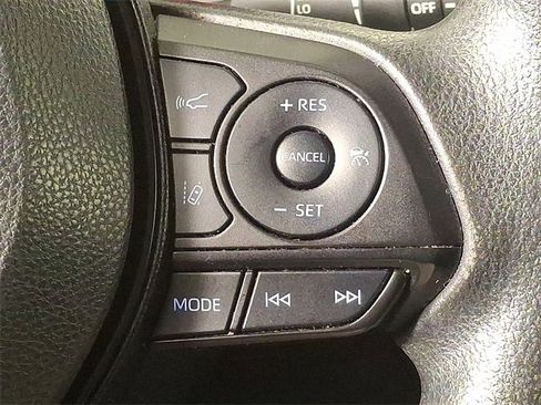 Used 2022 Toyota RAV4 XLE image 22