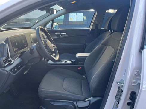 Used 2025 Kia Sportage LX image 27
