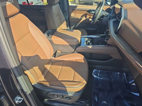 Used 2025 Chevrolet Tahoe High Country image 10