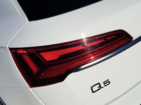 Used 2023 Audi Q5 e Premium Plus w/ Premium Plus Package image 38