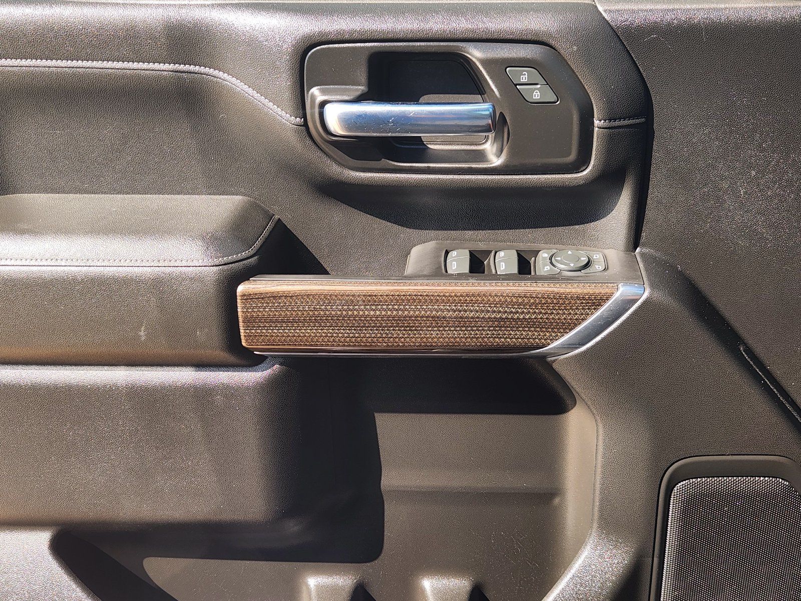 Used 2020 Chevrolet Silverado 2500 LT w/ Texas Edition RWD image 26