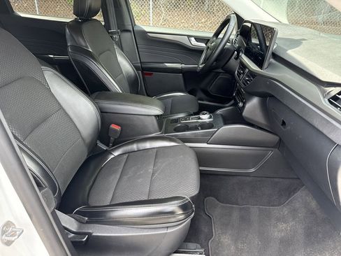 Used 2024 Ford Escape SE image 13