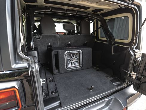 Used 2020 Jeep Wrangler Unlimited Rubicon AWD/4WD image 34