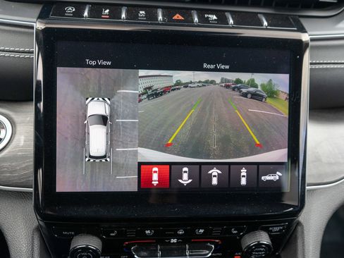 Used 2023 Jeep Grand Cherokee Limited w/ Luxury Tech Group II AWD/4WD image 19