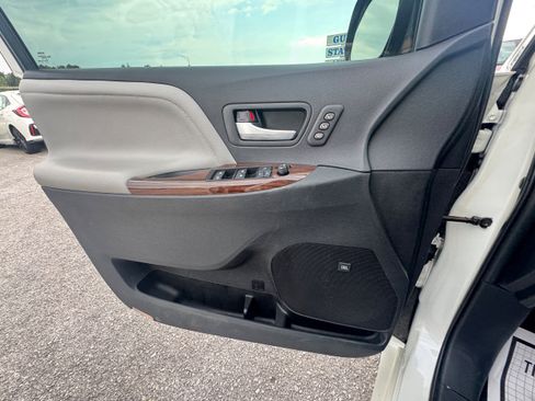 Used 2015 Toyota Sienna Limited FWD image 18