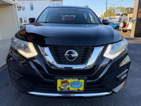 Used 2018 Nissan Rogue SV image 9