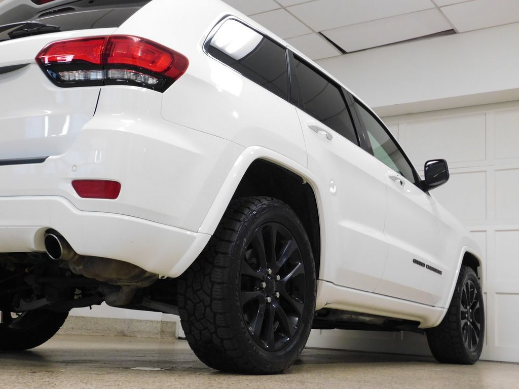 Used 2020 Jeep Grand Cherokee Altitude AWD/4WD image 70