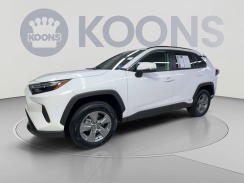 Used 2025 Toyota RAV4 XLE AWD/4WD image 5
