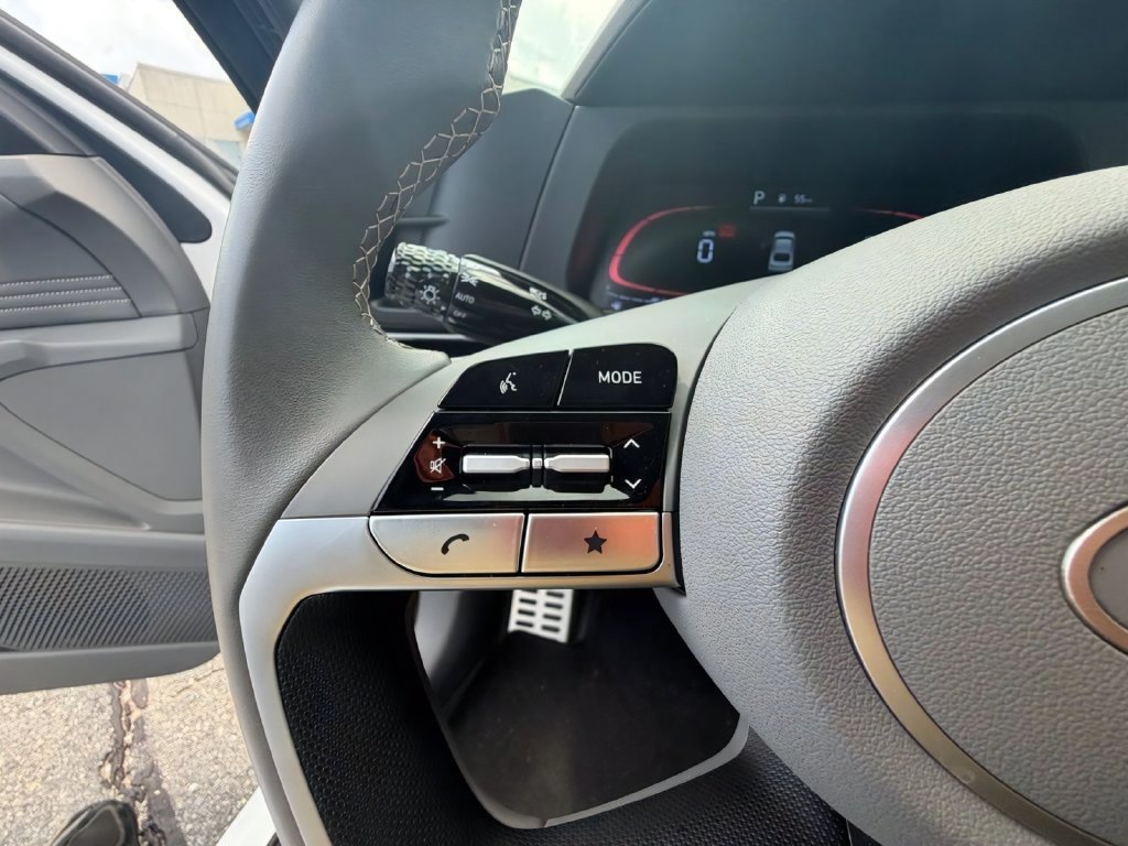 Used 2025 Hyundai Elantra Sport FWD image 20