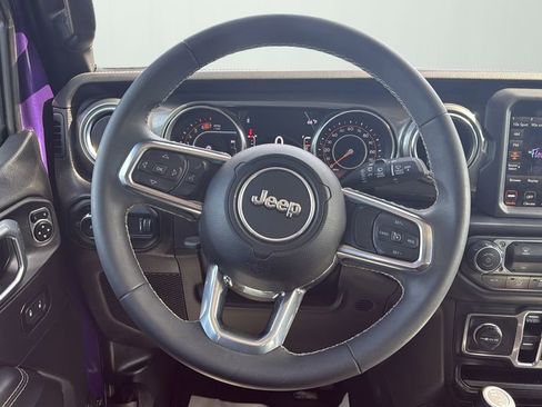 Used 2023 Jeep Wrangler Sahara image 14