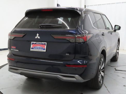 New 2026 Mitsubishi Outlander SE image 3