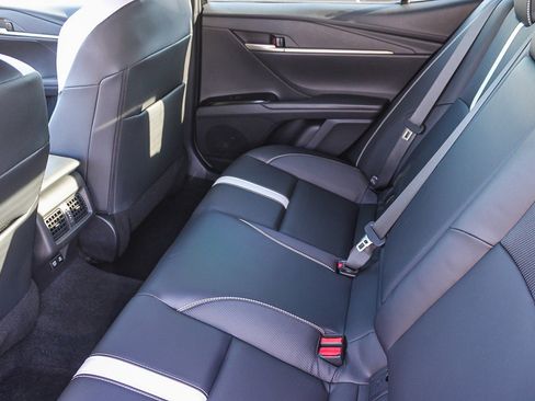 Used 2025 Toyota Camry SE image 19