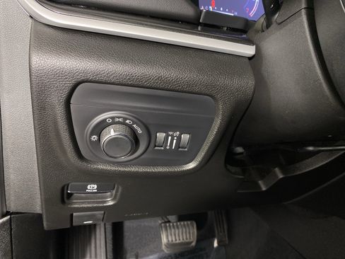 Used 2023 Jeep Grand Cherokee L Laredo image 28